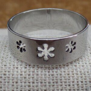 Floral Ring Stainless Steel Cut Out Flowers SIZE 9.5 - 10 Due to Thickness NWOT